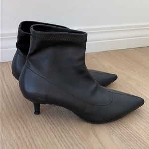 Kitten heel boots